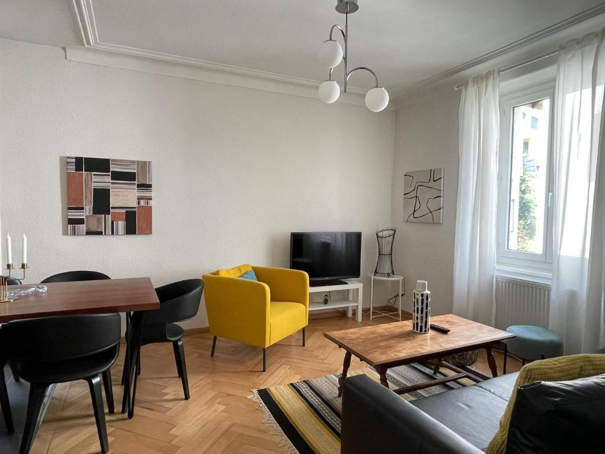 Appartement Luna Avec Parking Couvert Prive Le Locle Dış mekan fotoğraf