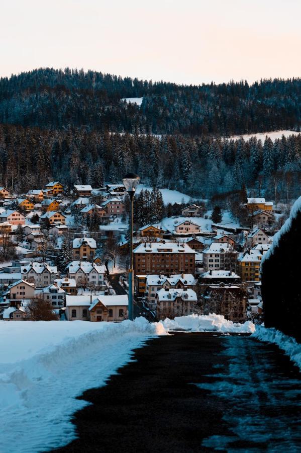 Appartement Luna Avec Parking Couvert Prive Le Locle Dış mekan fotoğraf